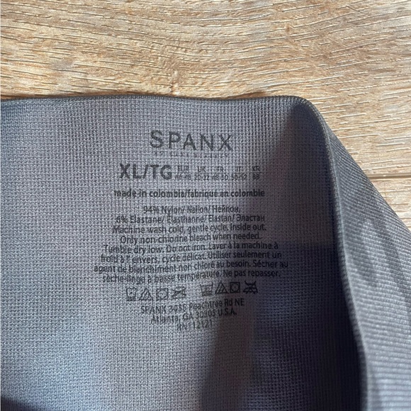 Spanx Look At Me Now Seamless shaping activewear Leggings in Black/Charcoal Camo - Picture 9 of 10